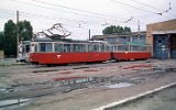 Straßenbahn-und Obusdepot in Sibiu 1998 mit zwei der vier aus Genf übernommenen Züge Schweizer Standardtriebwagen Be 4/4 mit Beiwagen B4.